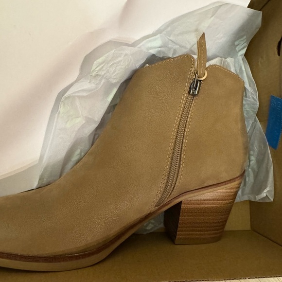 NWT Tan Suede Ankle Booties with Pointed Toe - Picture 3 of 3